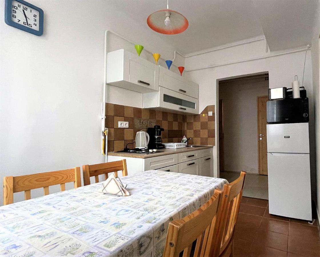Evi Apartman Eger Eksteriør bilde