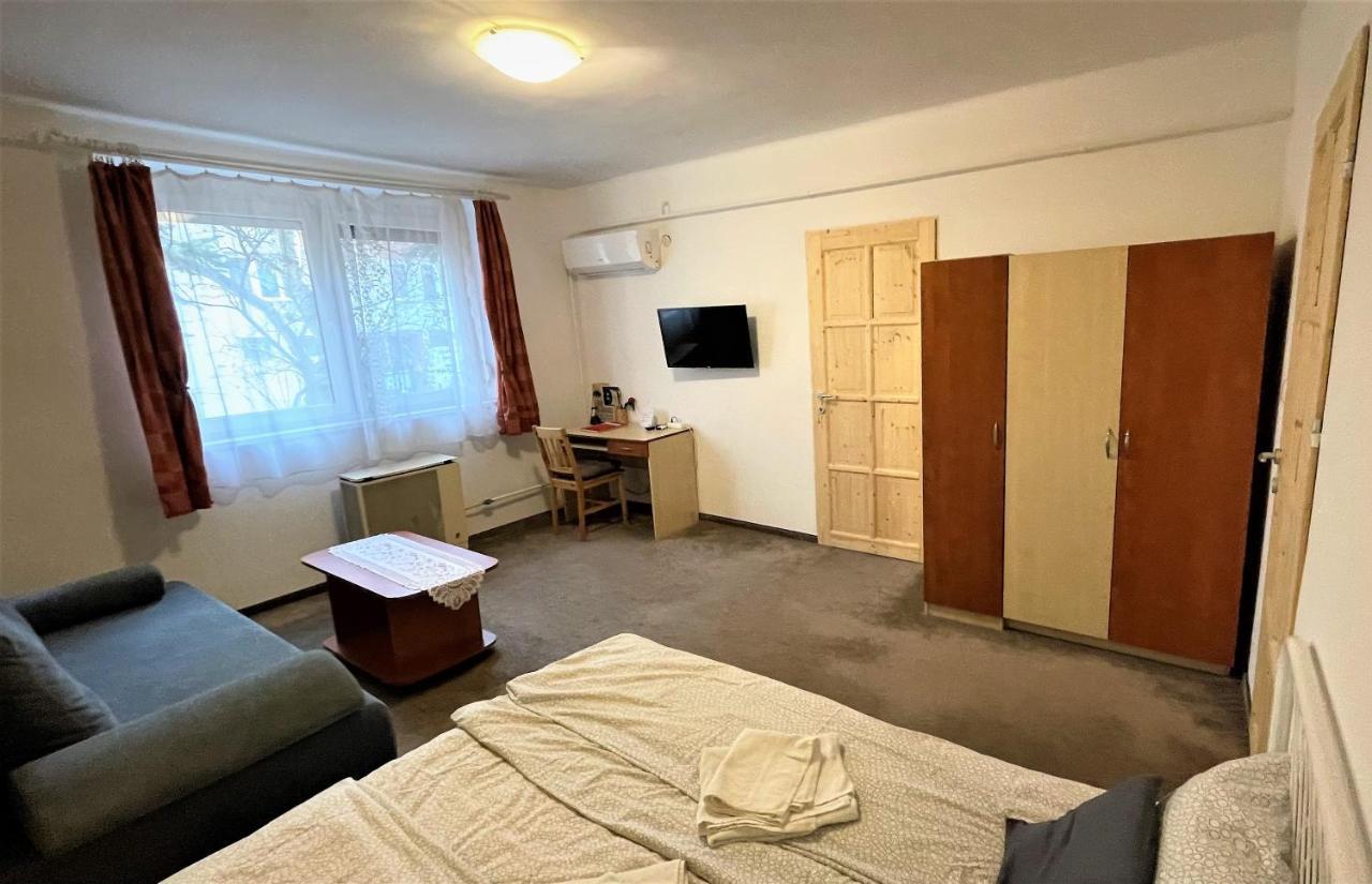 Evi Apartman Eger Eksteriør bilde