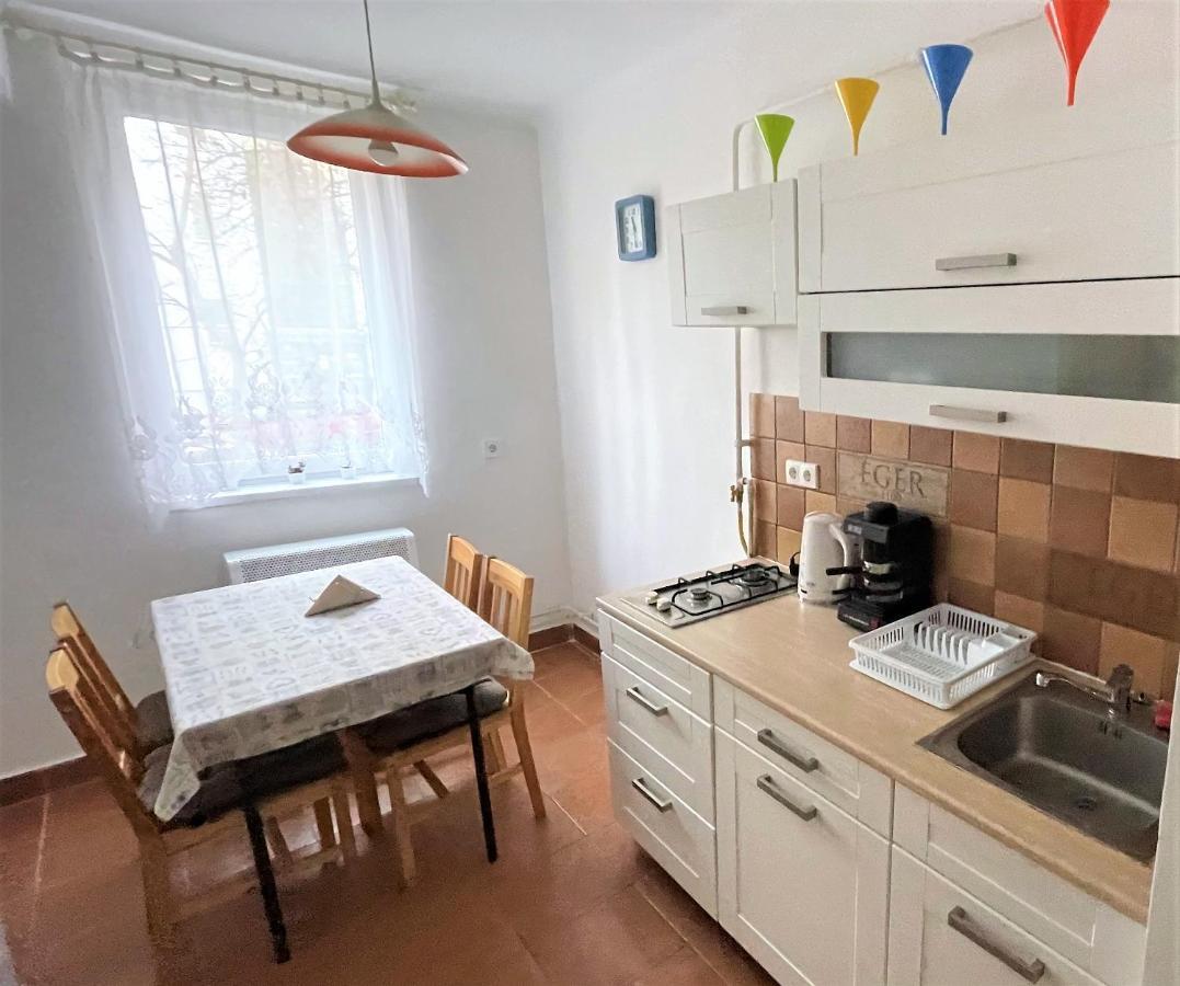 Evi Apartman Eger Eksteriør bilde